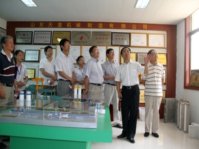 2012.7.28日山東天意兩項科技成果鑒定順利通過，北京領導專家，到我公司參觀指導